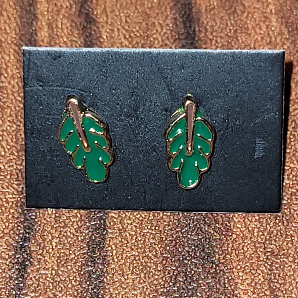 Green leaf stud earrings
